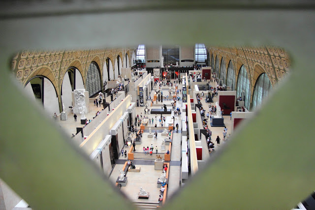 I livelli all'interno del museo d'Orsay, con l'architettura da ex stazione ferroviaria
